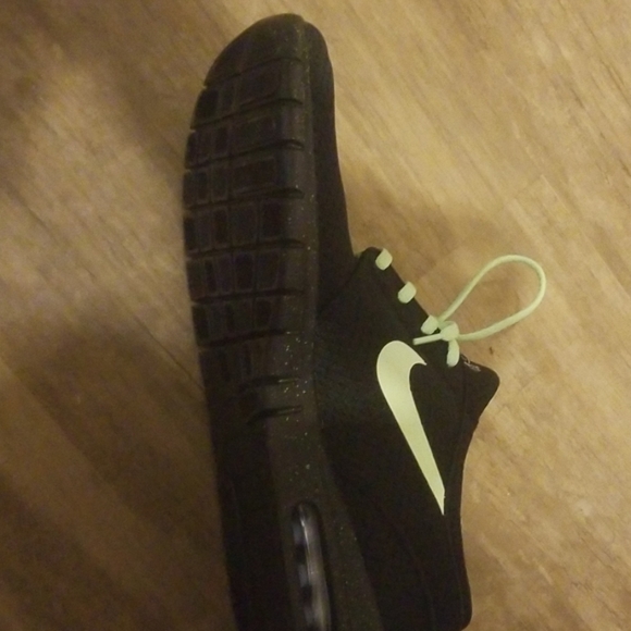 Nice nike sneaker size 11.5 - Picture 3 of 5